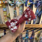 0. Diadema de tela roja con diseño floral, accesorios de moda para niños y adultos.