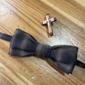 Marrón Clásica – Cruz Artesanal Beige