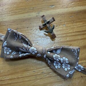 Marrón Floral  – Cruz Ancla Beige