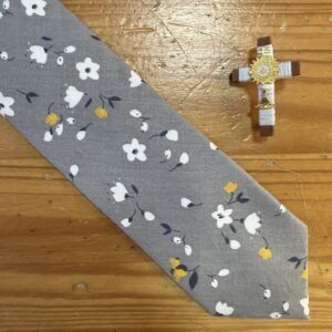 Gris Floral – Cruz Blanco